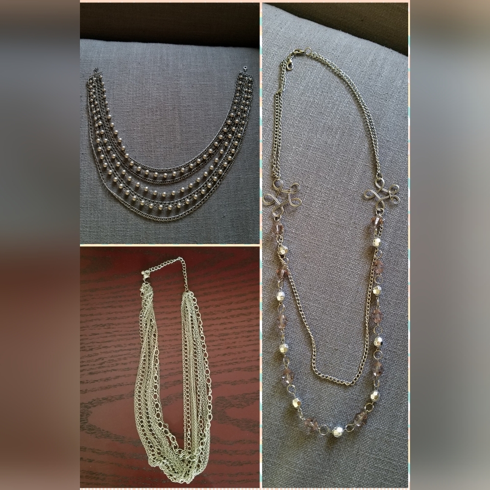 Lot 3 Necklaces In Very Good Condition